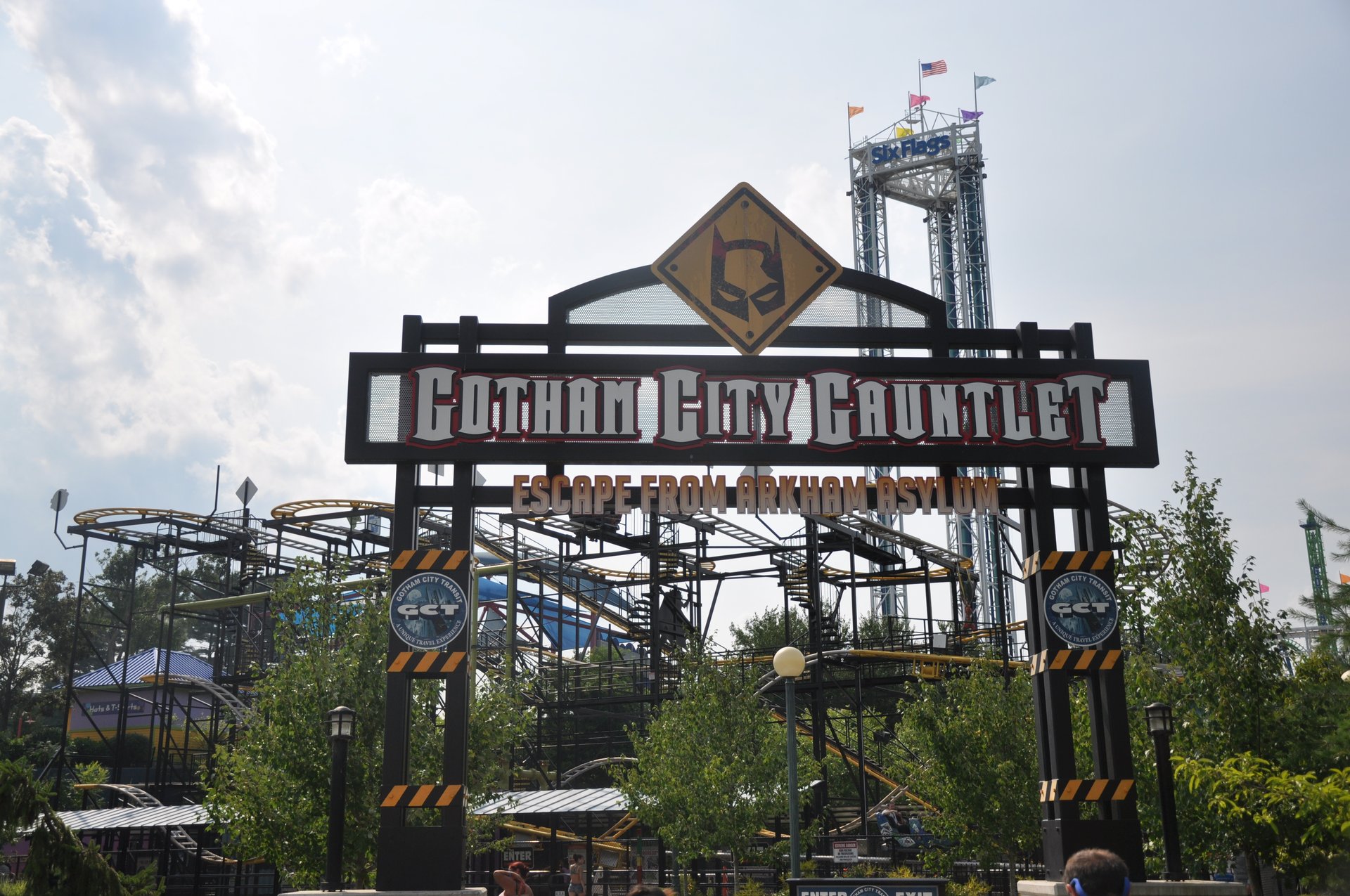 GOTHAM CITY GAUNTLET ESCAPE FROM ARKHAM ASYLUM™ Six Flags New England