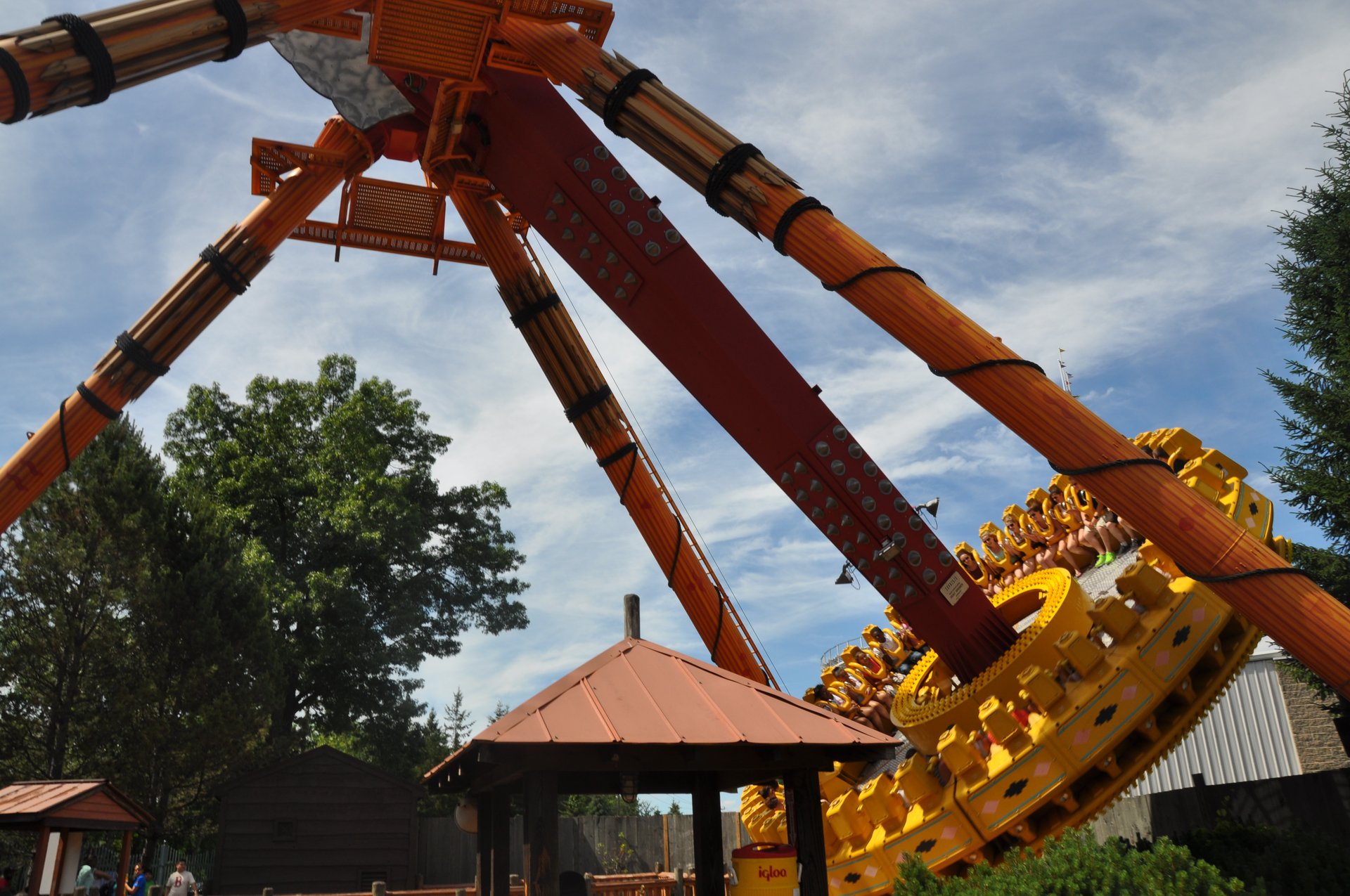 Tomahawk Six Flags New England
