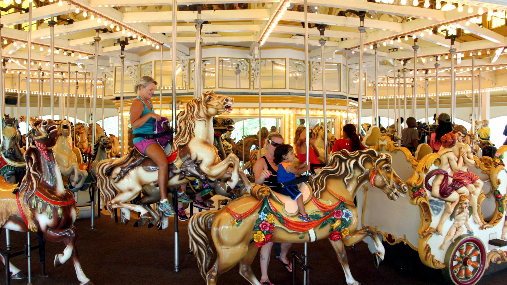 Riverview Carousel | Six Flags Over Georgia