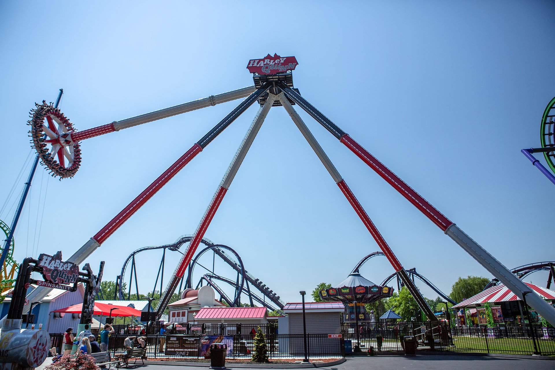 how tall is harley quinn six flags new england