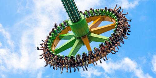 Riders on THE RIDDLER Revenge