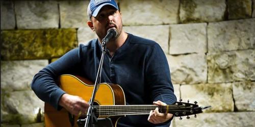 Jonathan Moody performing