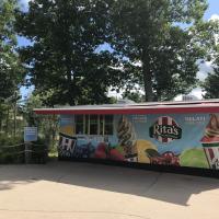 Contacting Six Flags Customer Service Center. Six Flags is an amusement park with locations in Maryland, California, Texas, New Jersey and Illinois – among MANY other locations.