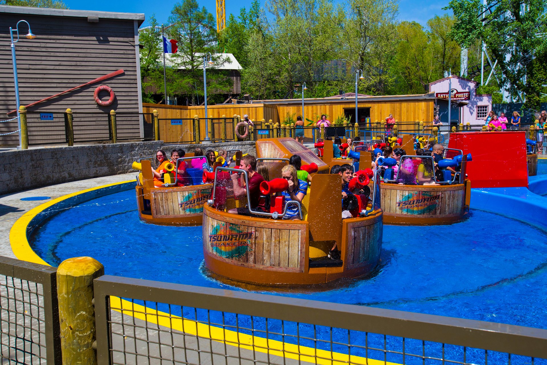 Tsunami Soaker | Six Flags St Louis