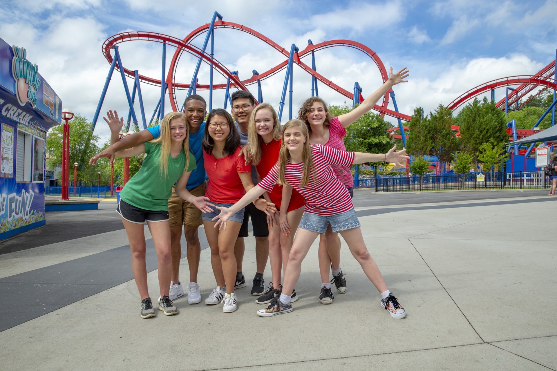 Tom thumb hotsell six flags tickets