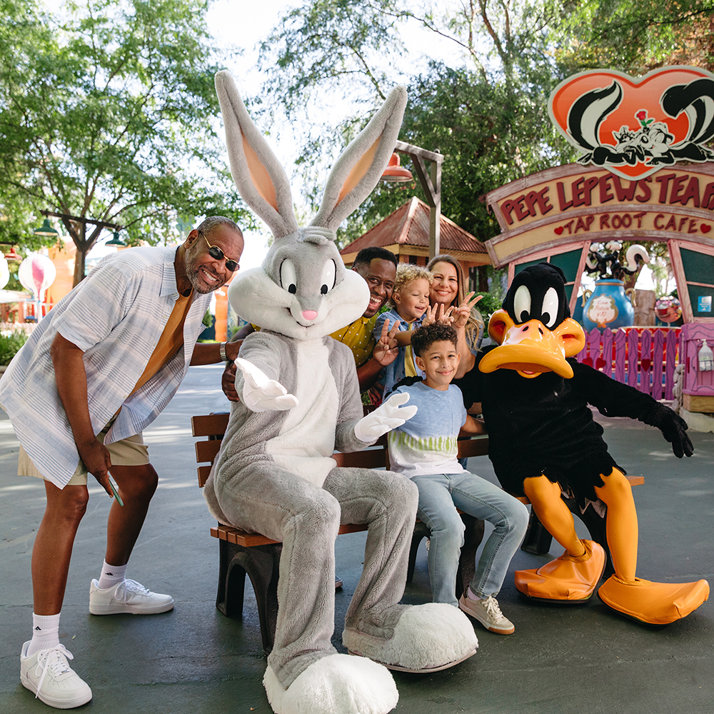 Looney Tunes Meet & Greets in Bugs Bunny World